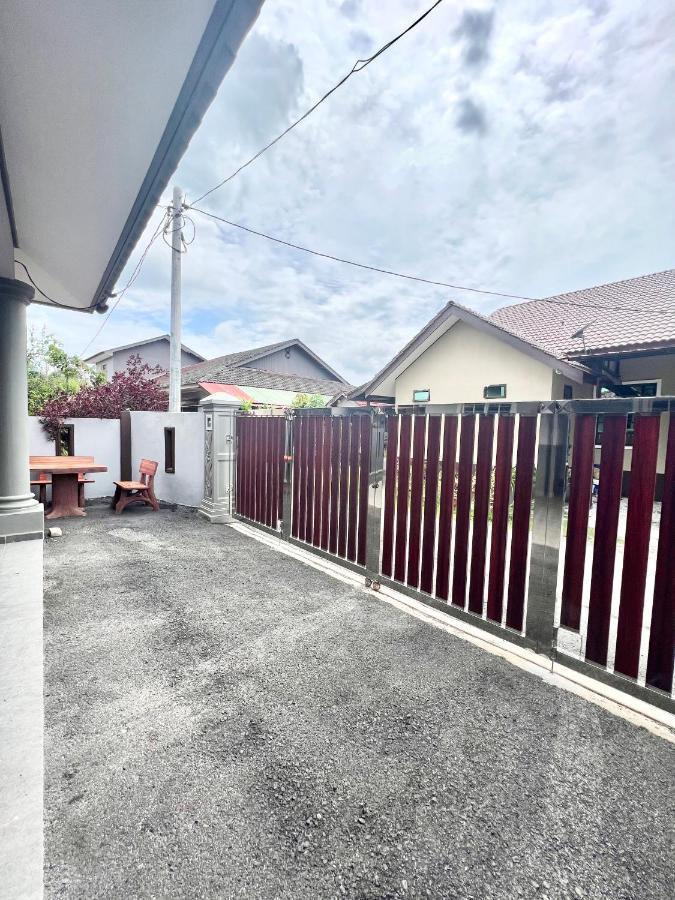 Teratai Homestay 3 Batu Buruk كُوالا تيرينغانو المظهر الخارجي الصورة